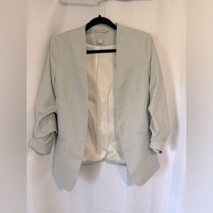 H&M blazer structured, light grey, 3/4 scrunched sleeve with metal clasp size 6